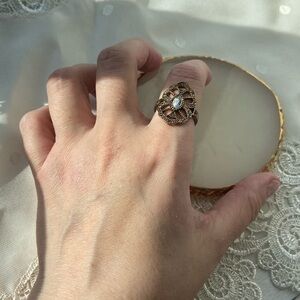Women’s Vintage Y2K sparkly antique‎ bronze ring with detailings